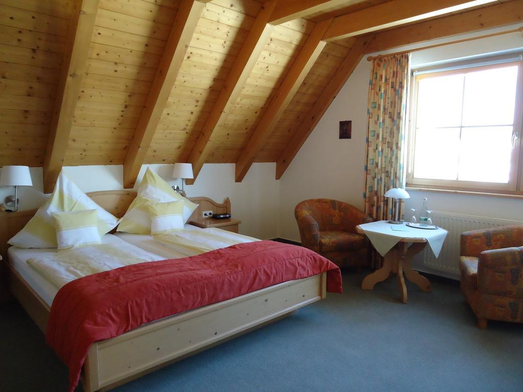 Berghotel Schiller Schonach im Schwarzwald Værelse billede